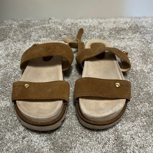 Size EU 39 women’s 8 Wrangler sandals worn a few times.